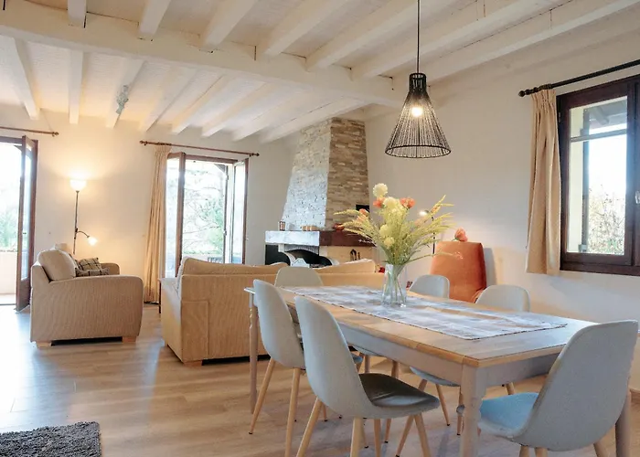 Prázdninový dům Domaine Pour 8 Personnes Avec Piscine *